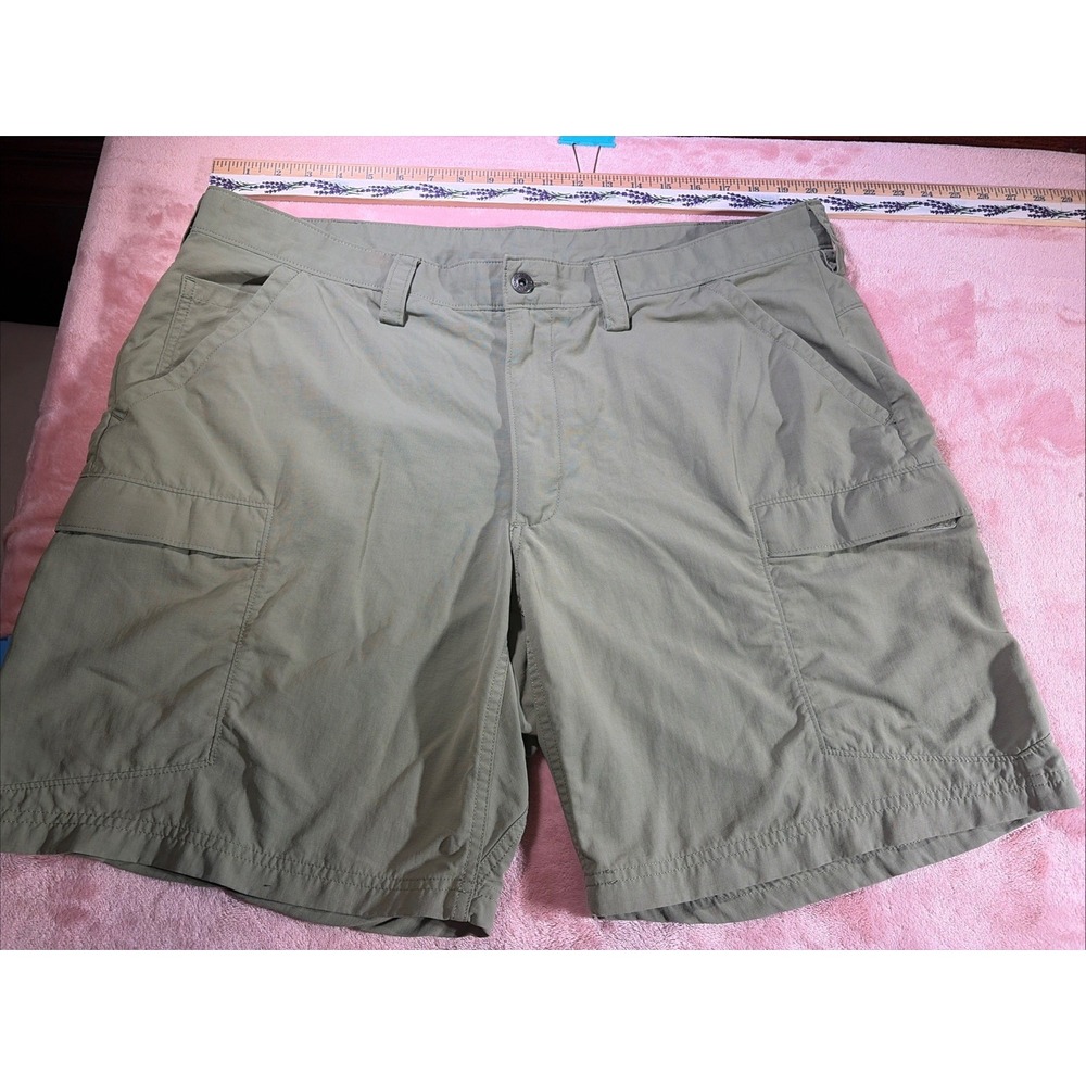 Duluth Trading Men's Sz 40 Ripstop Cargo Shorts. Army Green